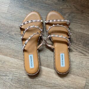 Steve Madden Size 9 Tan Studded Slip On Flat Sandals Like New
